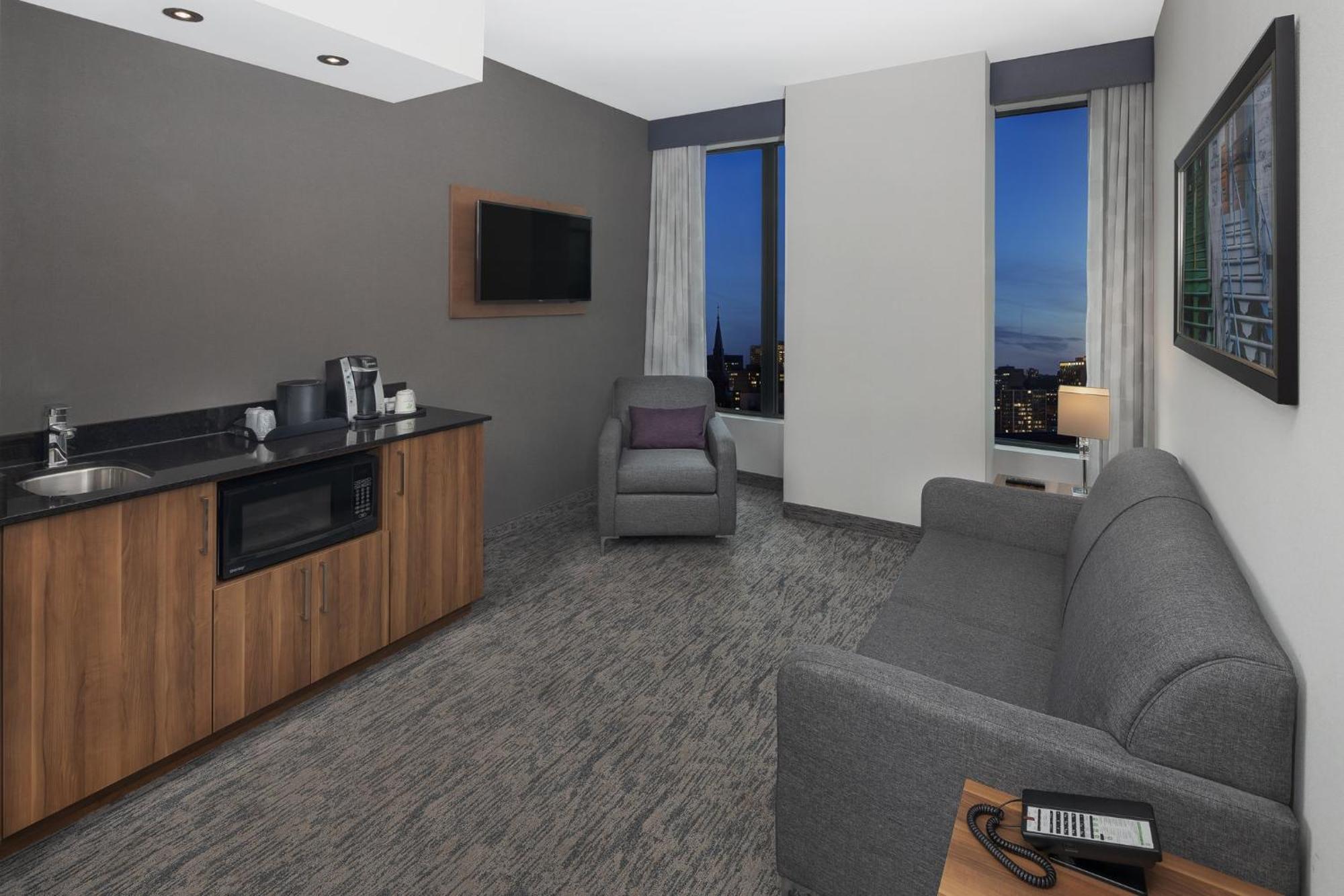Holiday Inn Hotel & Suites - Montreal Centre-Ville Ouest By Ihg Hotel Montreal