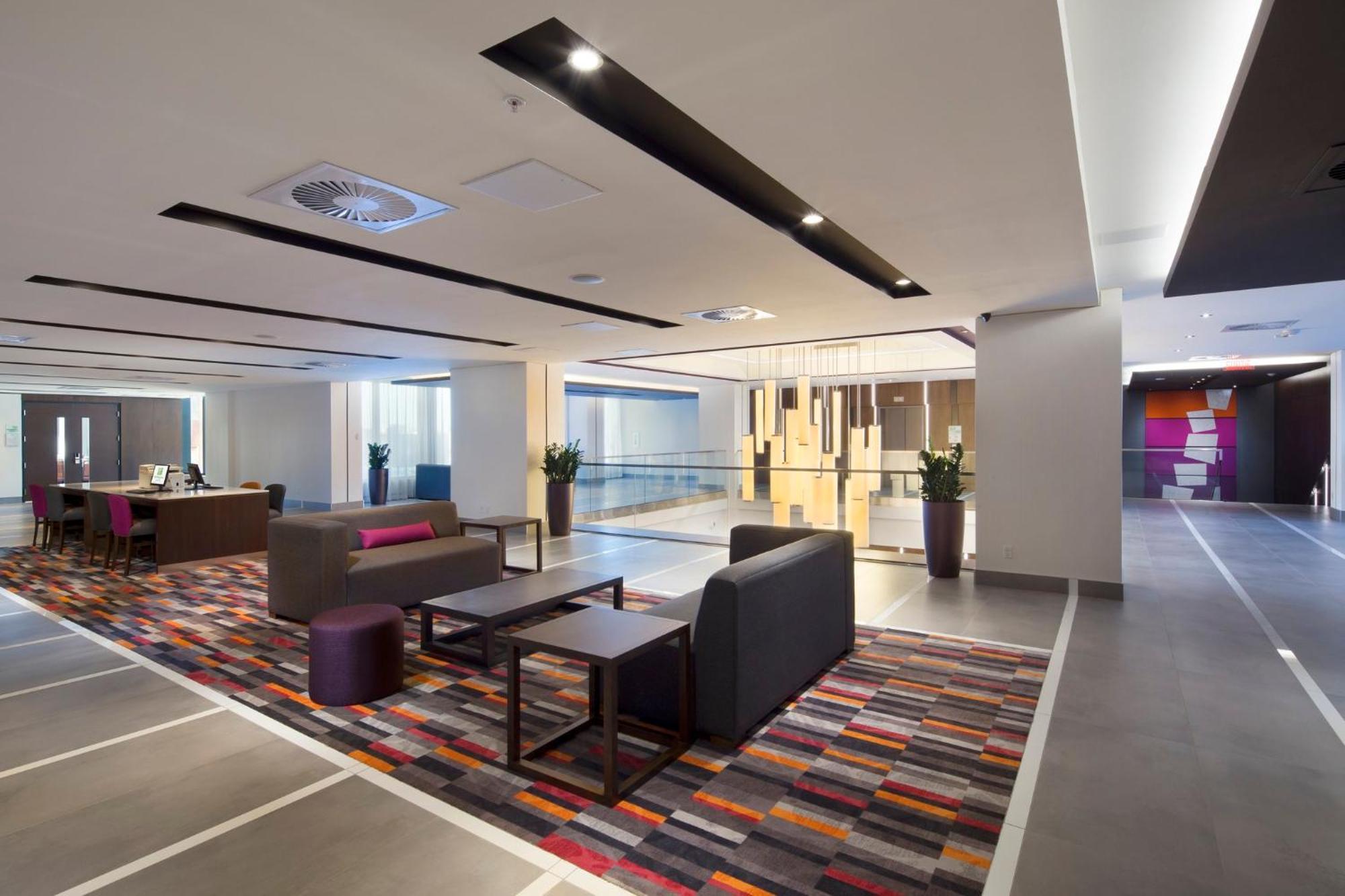 Holiday Inn Hotel & Suites - Montreal Centre-Ville Ouest By Ihg