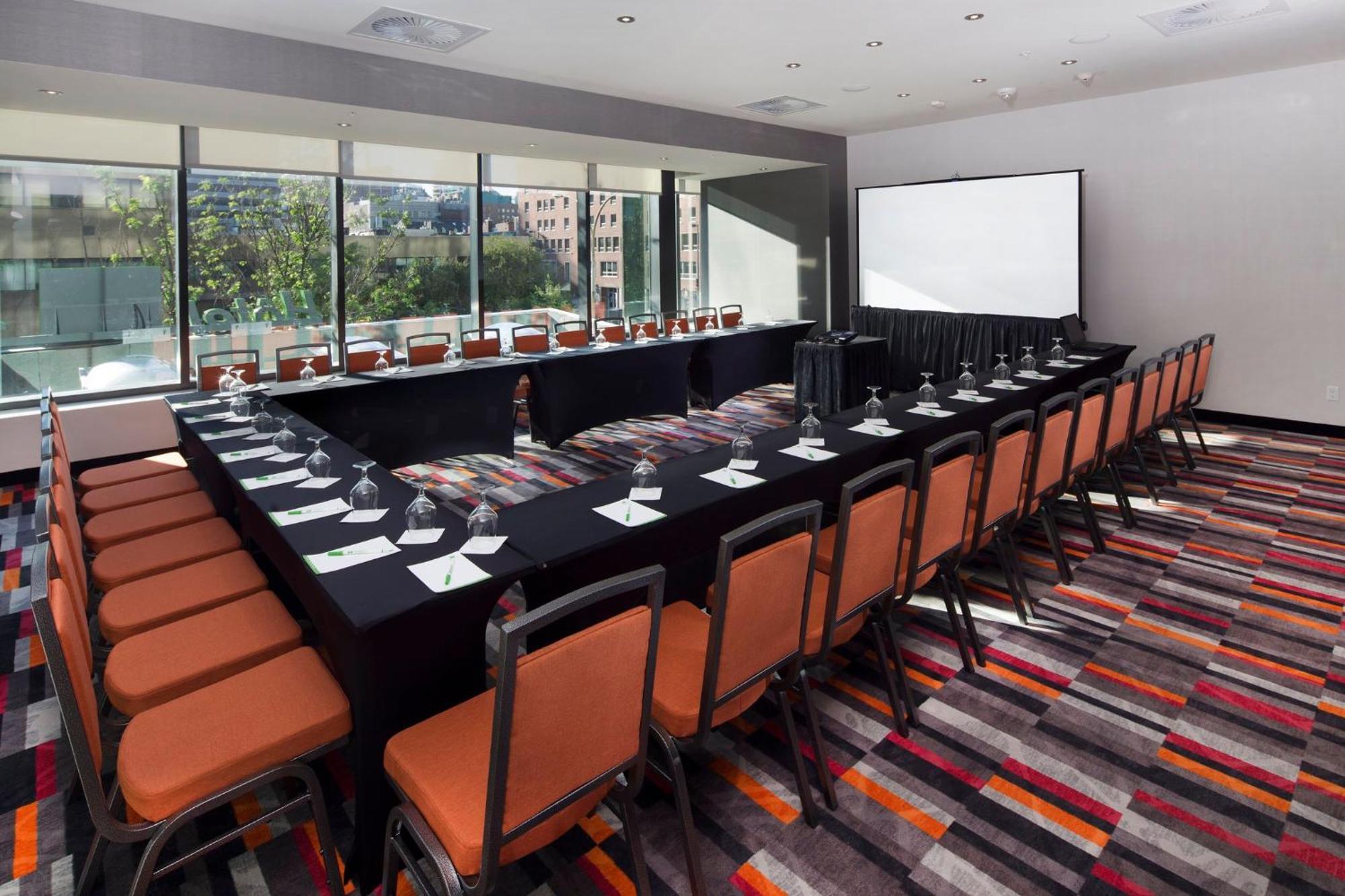 Holiday Inn Hotel & Suites - Montreal Centre-Ville Ouest By Ihg Hotel Montreal
