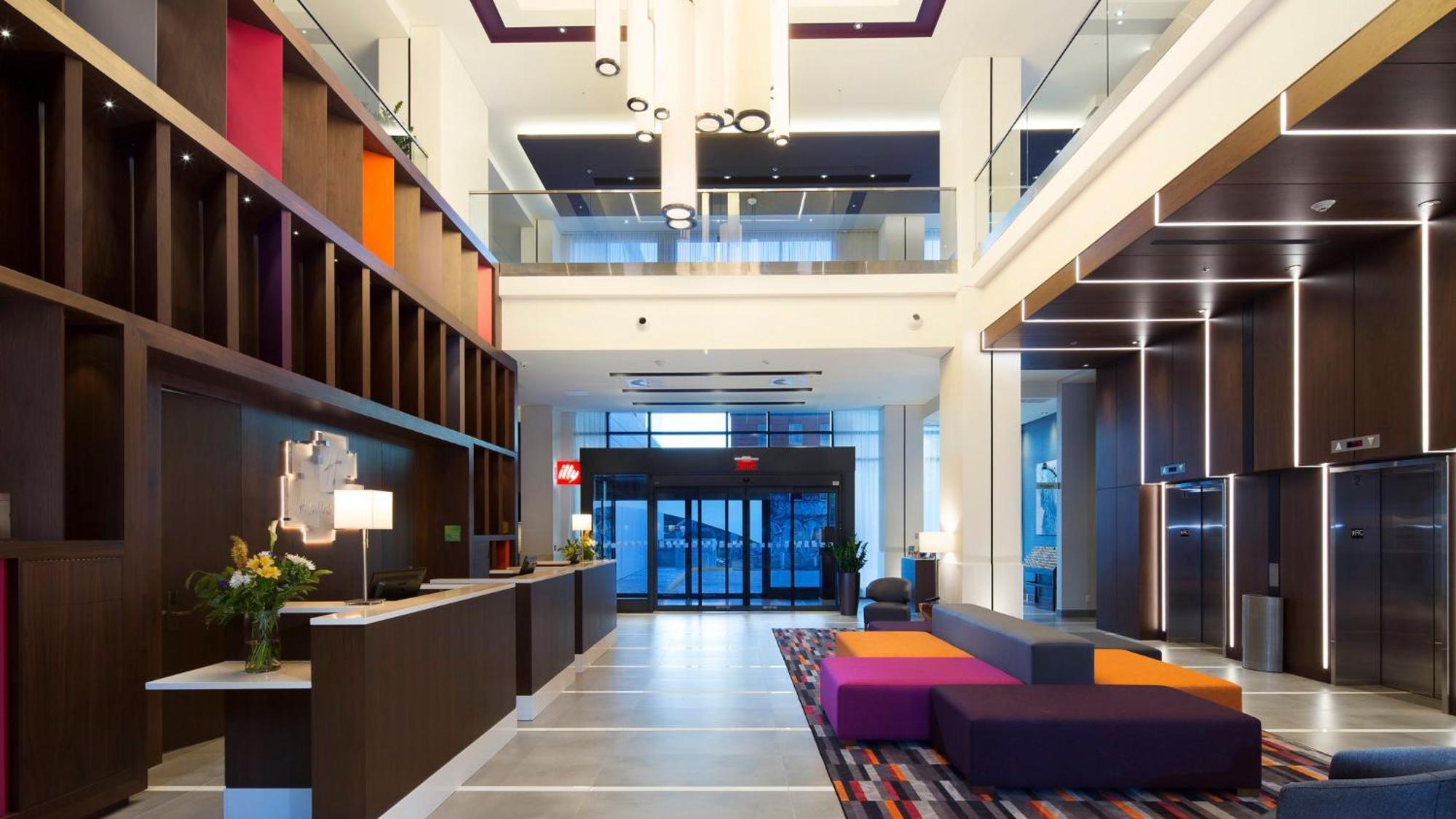 Hotel Holiday Inn Hotel & Suites - Montreal Centre-Ville Ouest By Ihg 4*