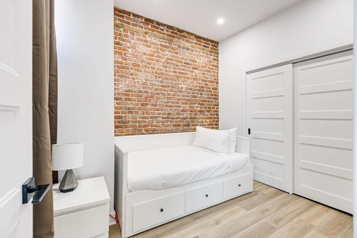 Modern & Bright 3br With Sofabed In Mile-end Apartment