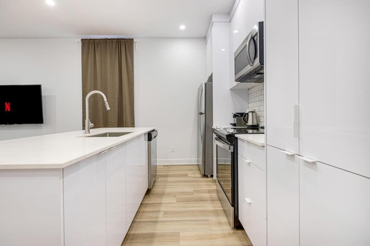 Modern & Bright 3br With Sofabed In Mile-end Montreal