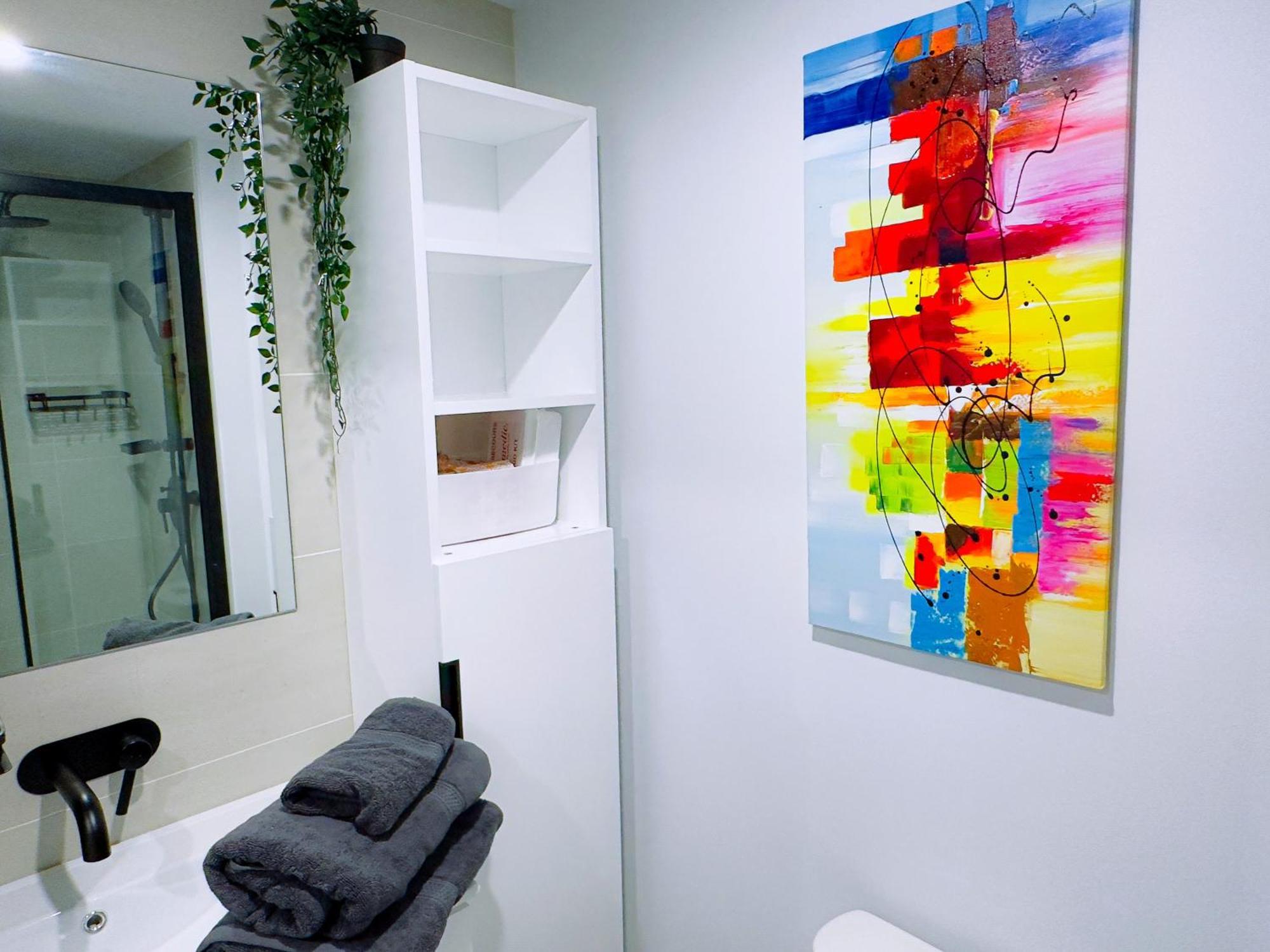 Peace & Elegance In Downtown Mtl Apartment