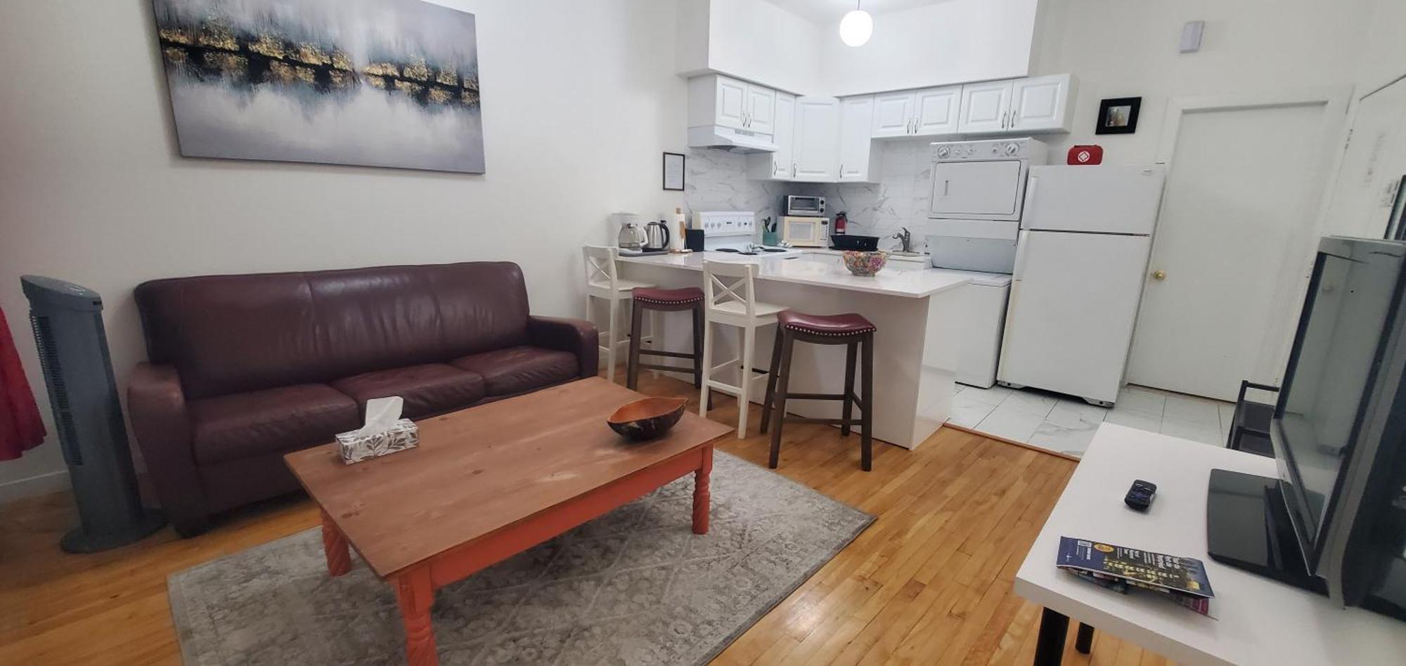 Holiday home Heart Of Mtr For Memorable Experience 7minmetro 2 Backyard Fully Equipped Montreal
