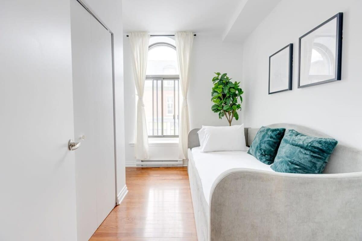 Apartment M11 Gorgeous Bright Corner 2br In Heart Of Mtl