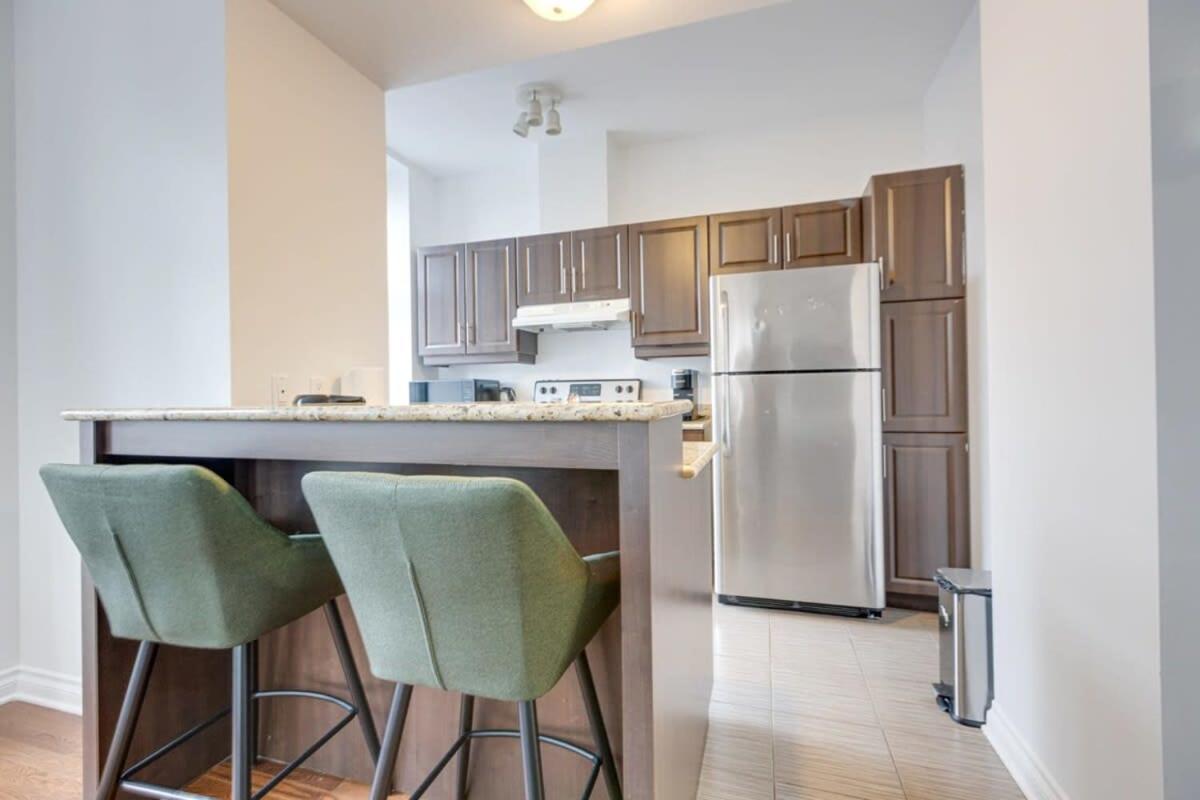 M11 Gorgeous Bright Corner 2br In Heart Of Mtl Apartment *