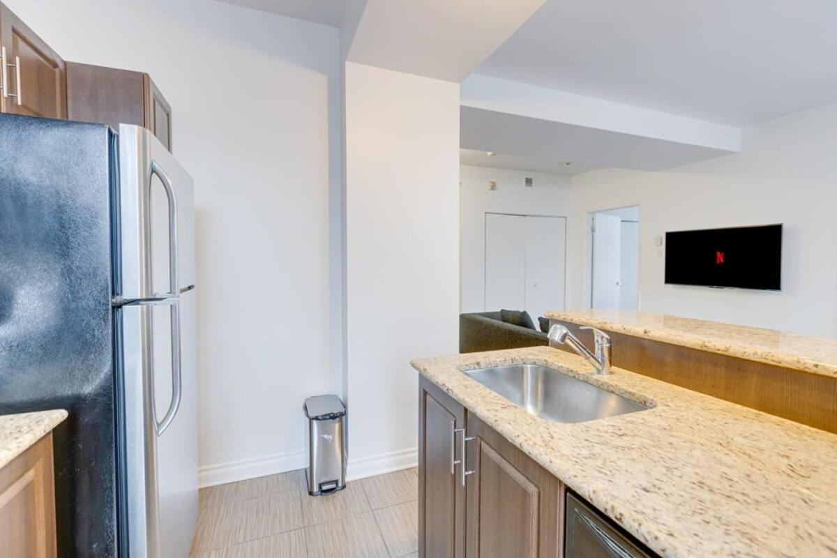 M11 Gorgeous Bright Corner 2br In Heart Of Mtl Apartment