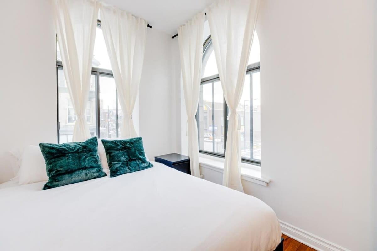 Apartment M11 Gorgeous Bright Corner 2br In Heart Of Mtl *