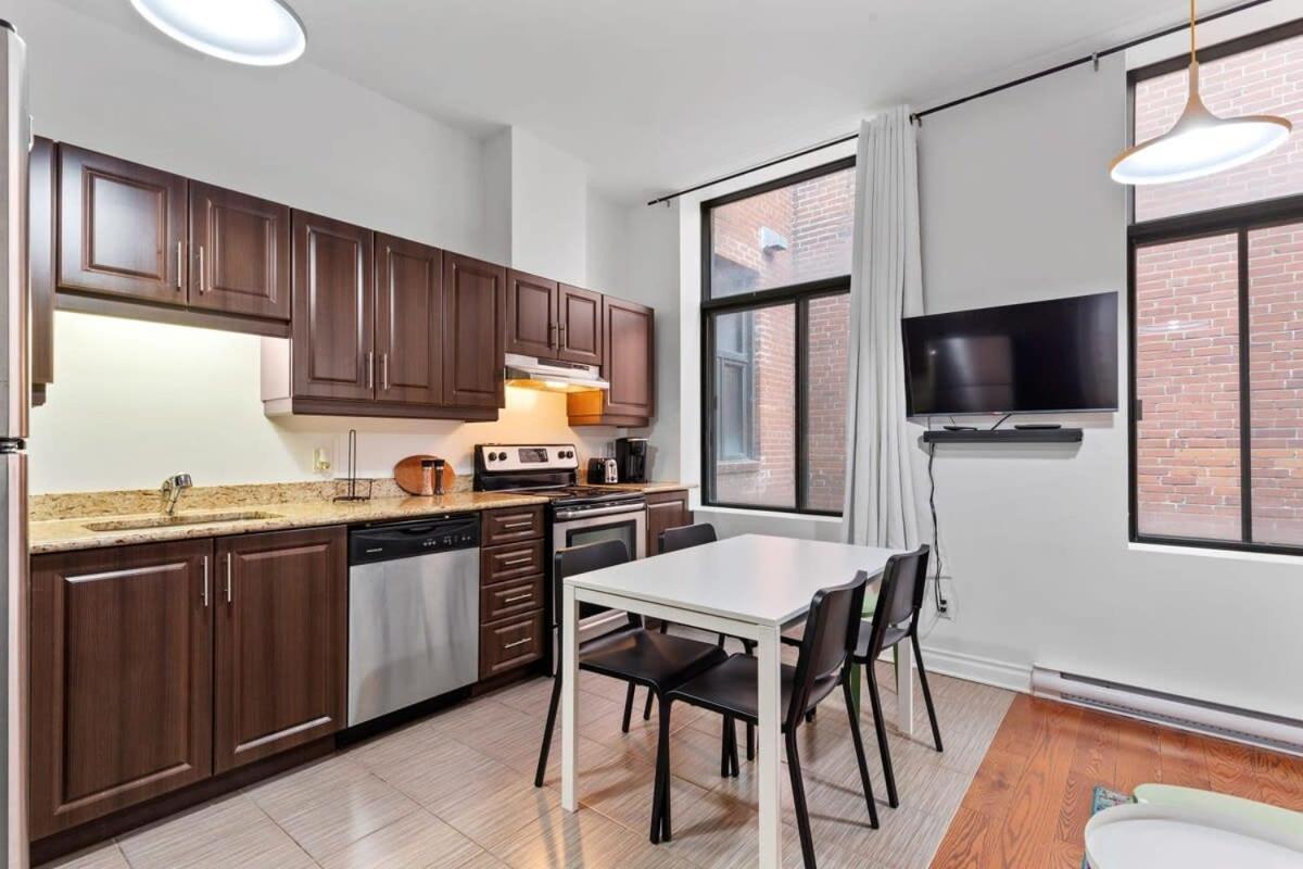 M11 The Artsy 2br Prime Location Dt Apartment Montreal
