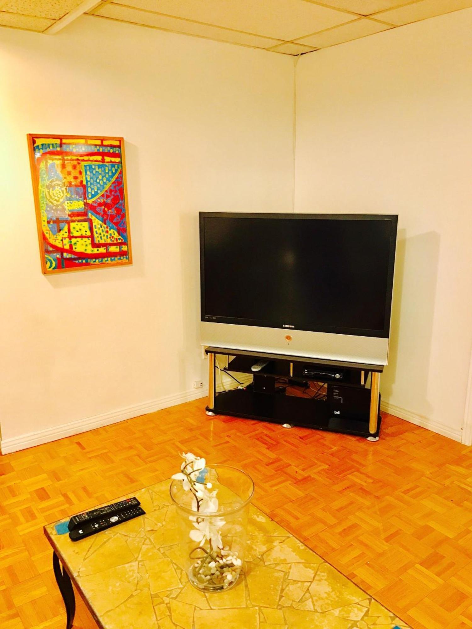 Apartment Stylish Apartment: Comfortable In The Golden Square Mile Montreal