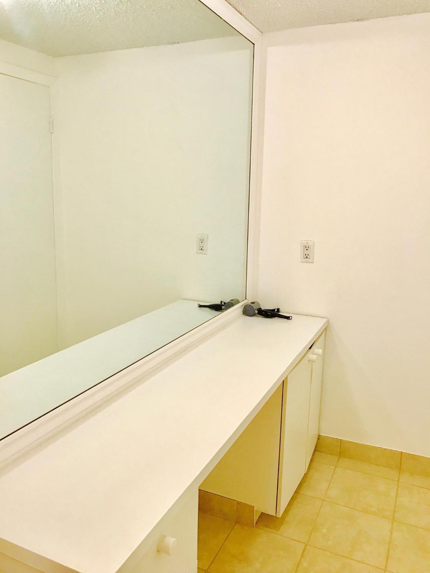 Apartment Stylish Apartment: Comfortable In The Golden Square Mile