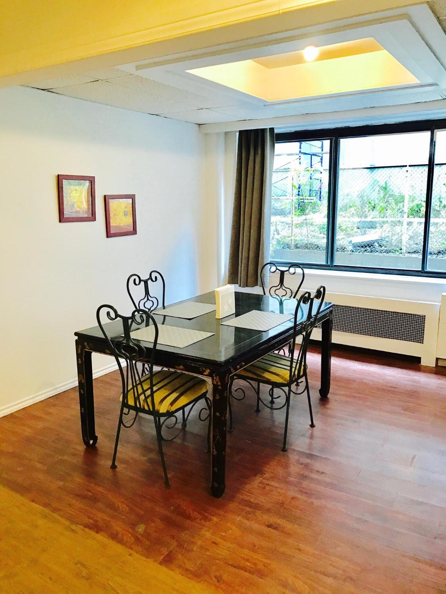 Stylish Apartment: Comfortable In The Golden Square Mile