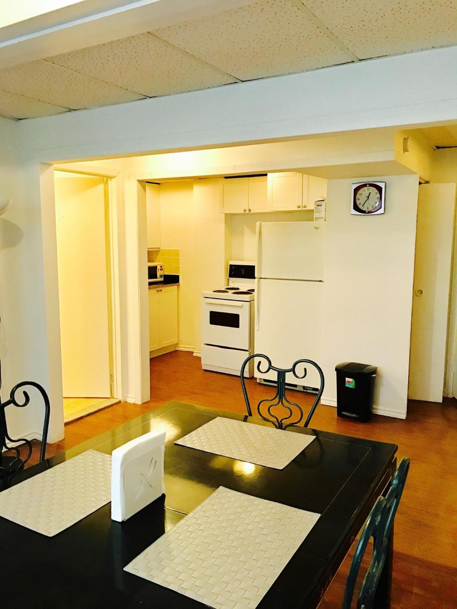 Stylish Apartment: Comfortable In The Golden Square Mile Montreal