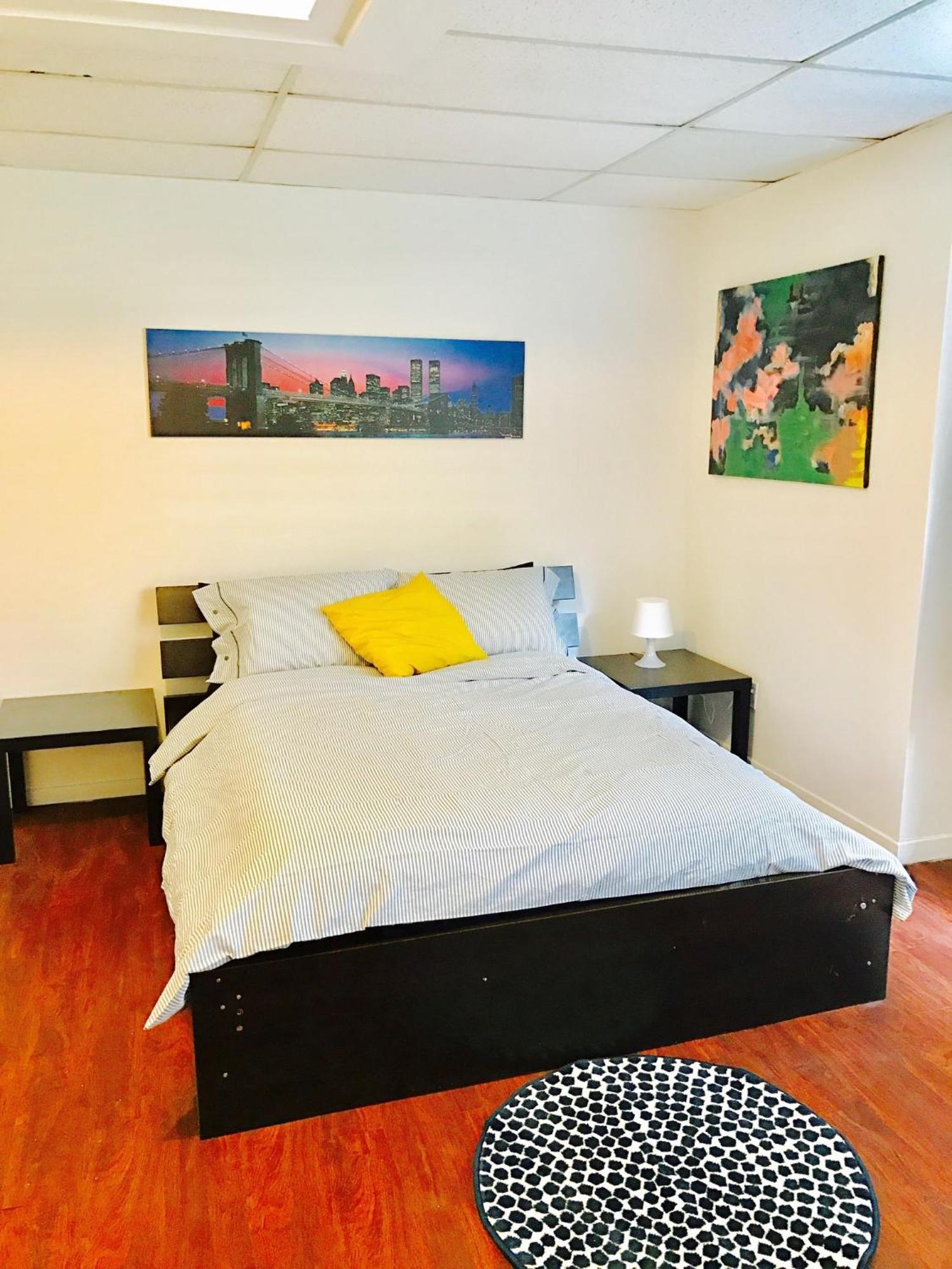 Apartment Stylish Apartment: Comfortable In The Golden Square Mile