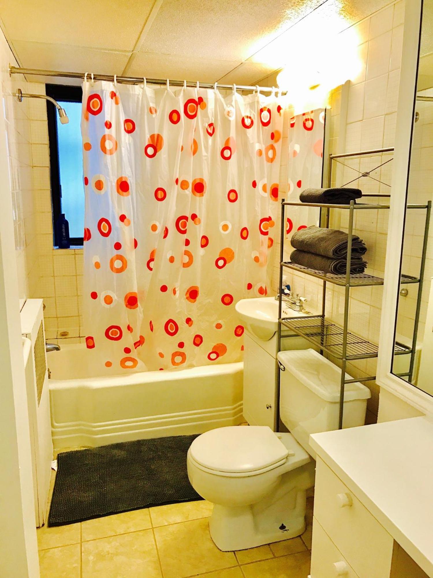 Apartment Stylish Apartment: Comfortable In The Golden Square Mile *