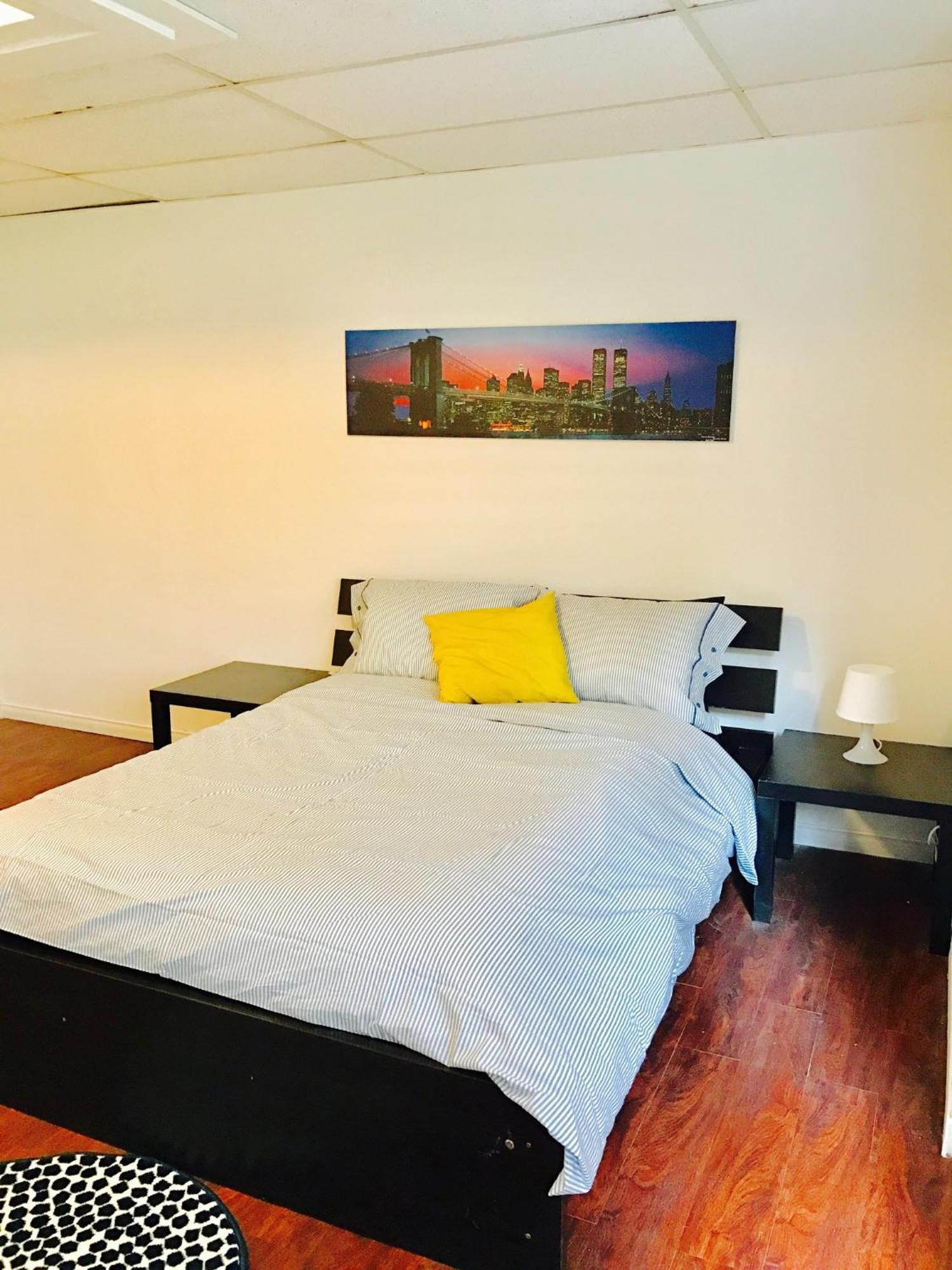 Apartment Stylish Apartment: Comfortable In The Golden Square Mile *