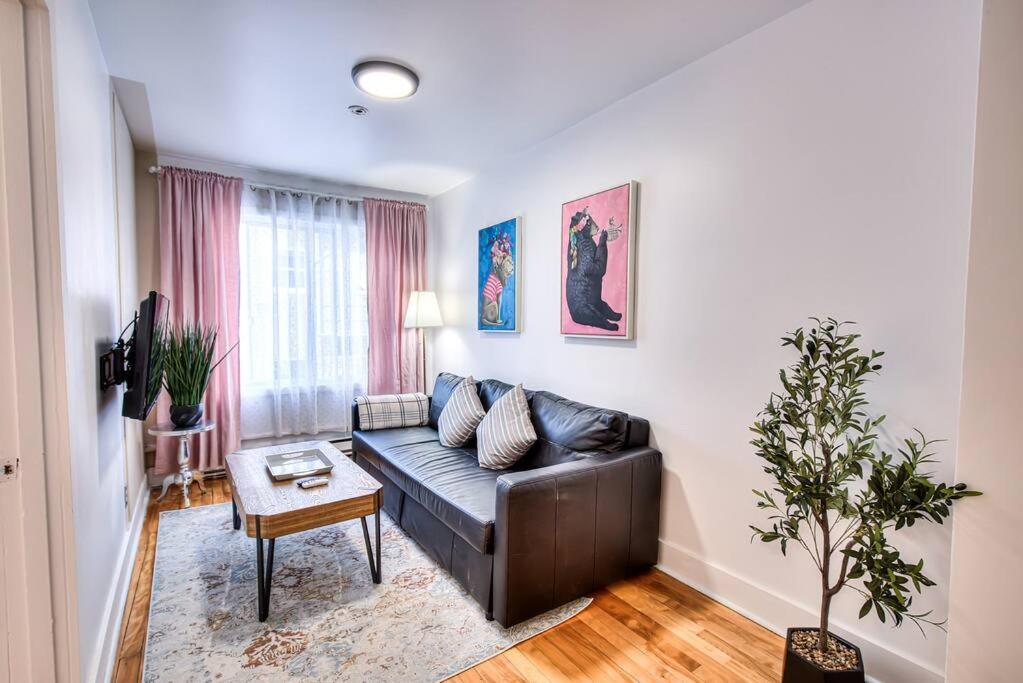 Apartment Plateau Escape & Nightlife Adventures! Downtown Super Value! Full 1br Montreal