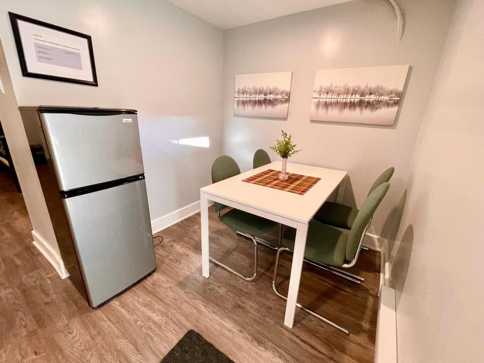 Apartment Entire Near Downtown & Trudeau Yul Airport *