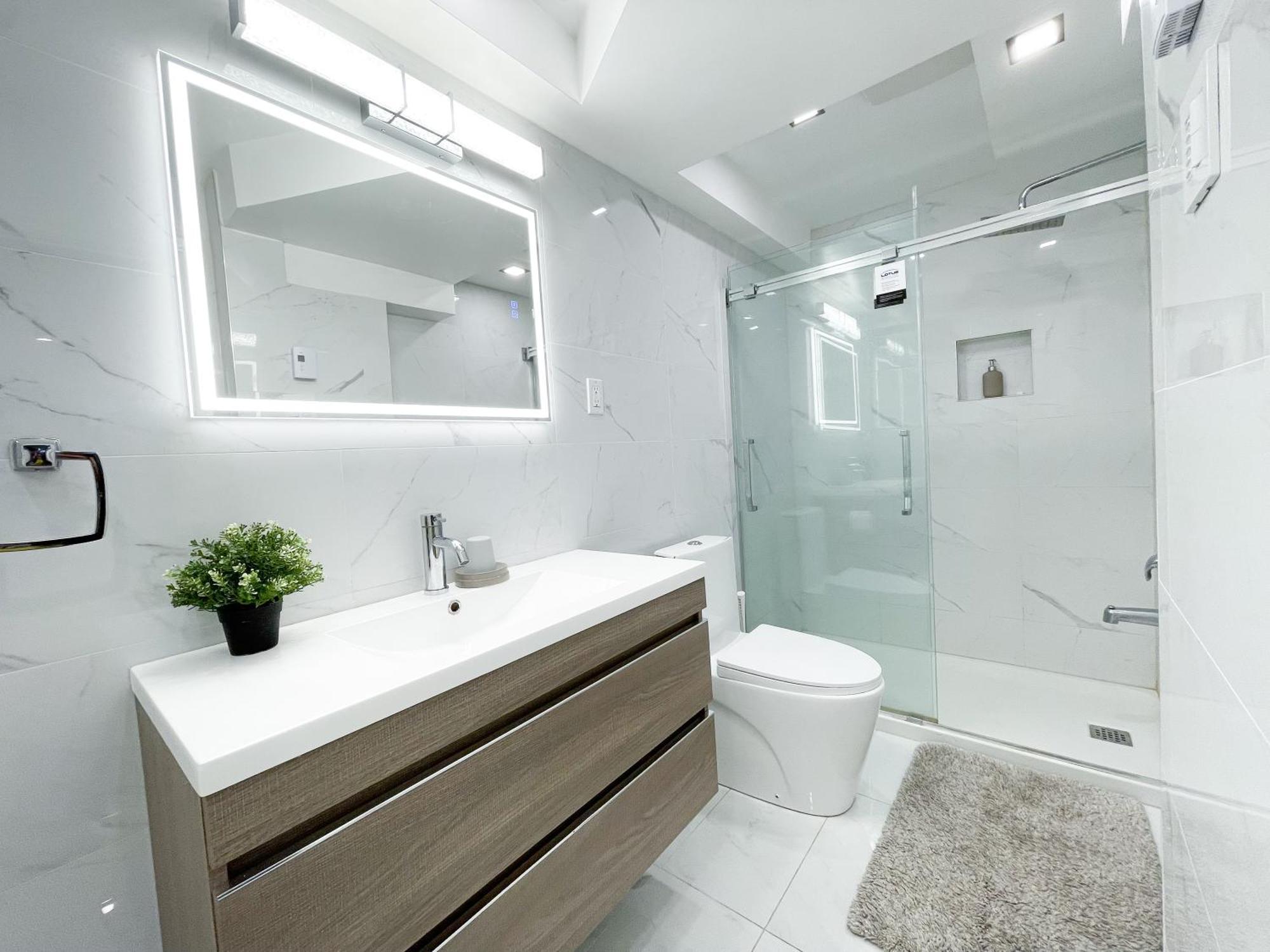Entire Near Downtown & Trudeau Yul Airport Apartment Montreal