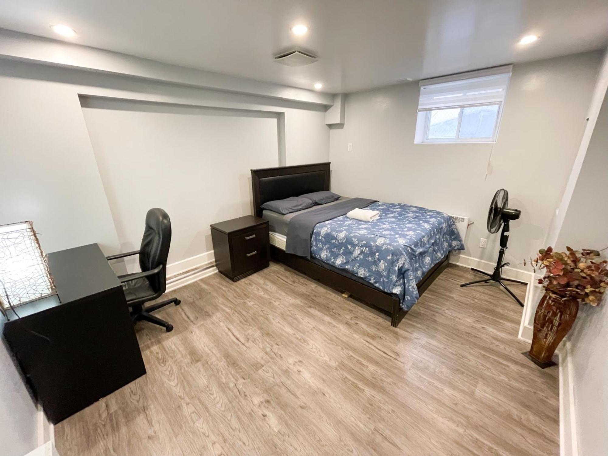 Apartment Entire Near Downtown & Trudeau Yul Airport *