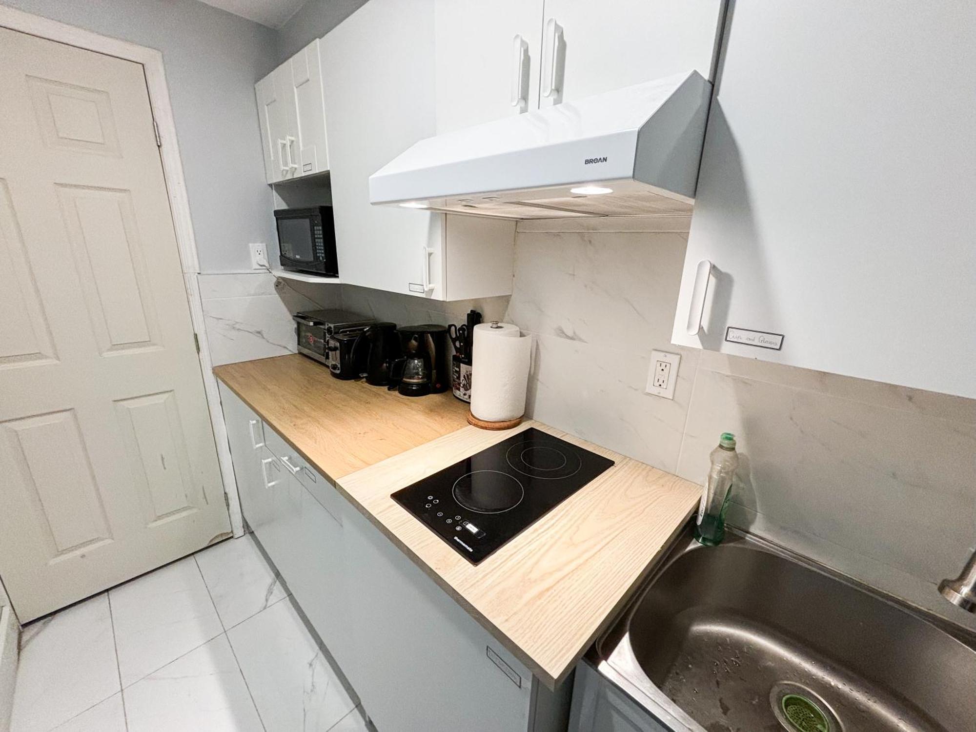 Entire Near Downtown & Trudeau Yul Airport * Montreal