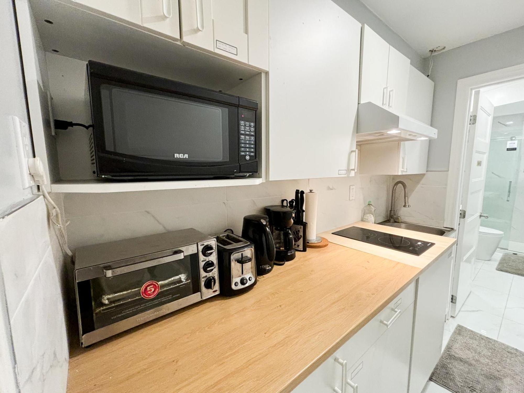 Apartment Entire Near Downtown & Trudeau Yul Airport Montreal