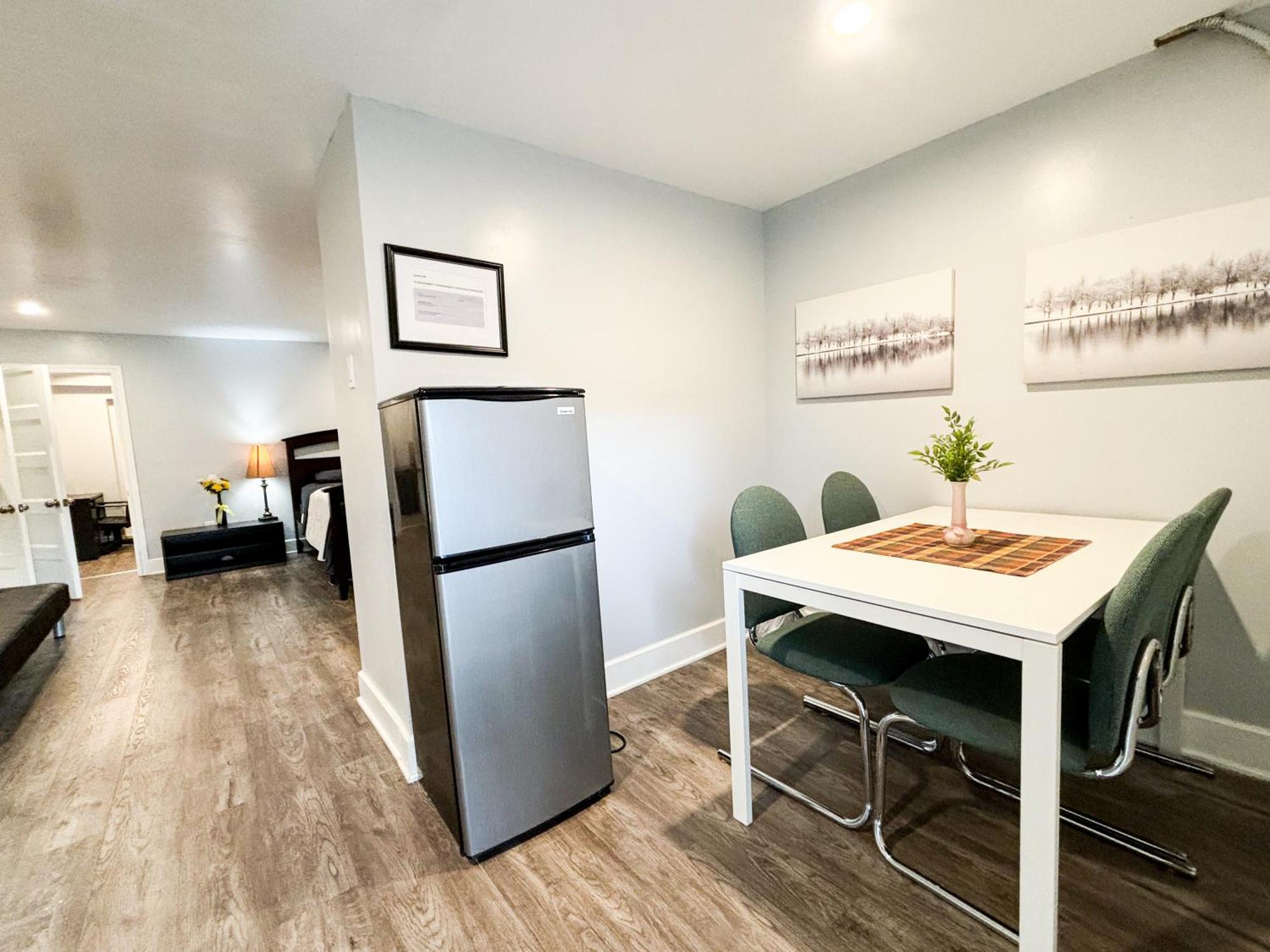 Entire Near Downtown & Trudeau Yul Airport Apartment Montreal