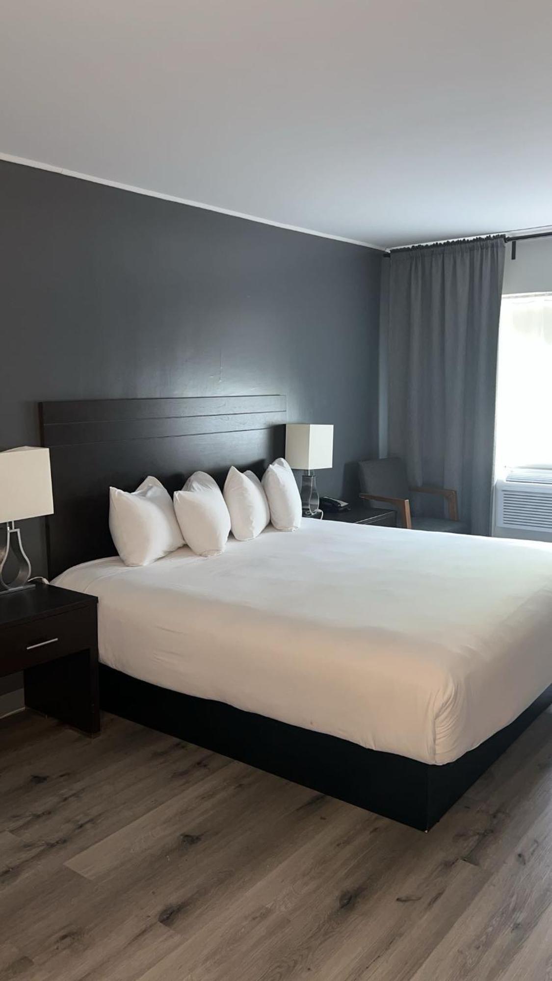 Newstar Hotel Montreal