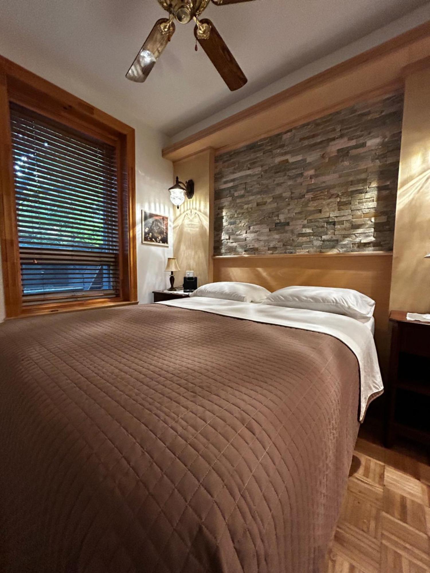 Le Sieur De Joliette Bed & Breakfast Montreal