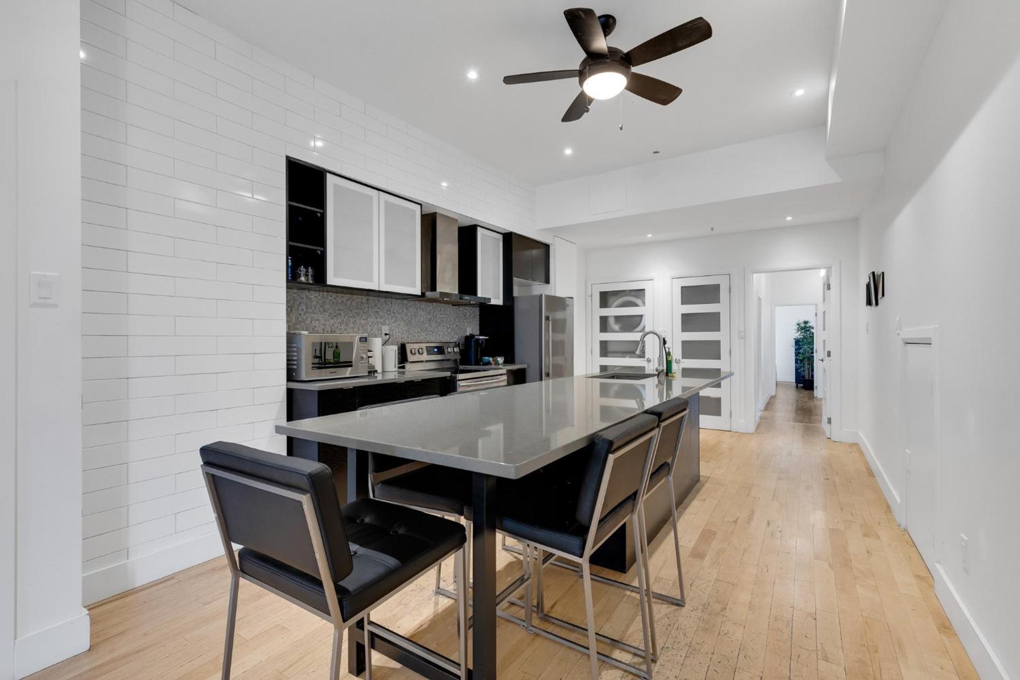 Les Lofts Du Mont Royal Apartment