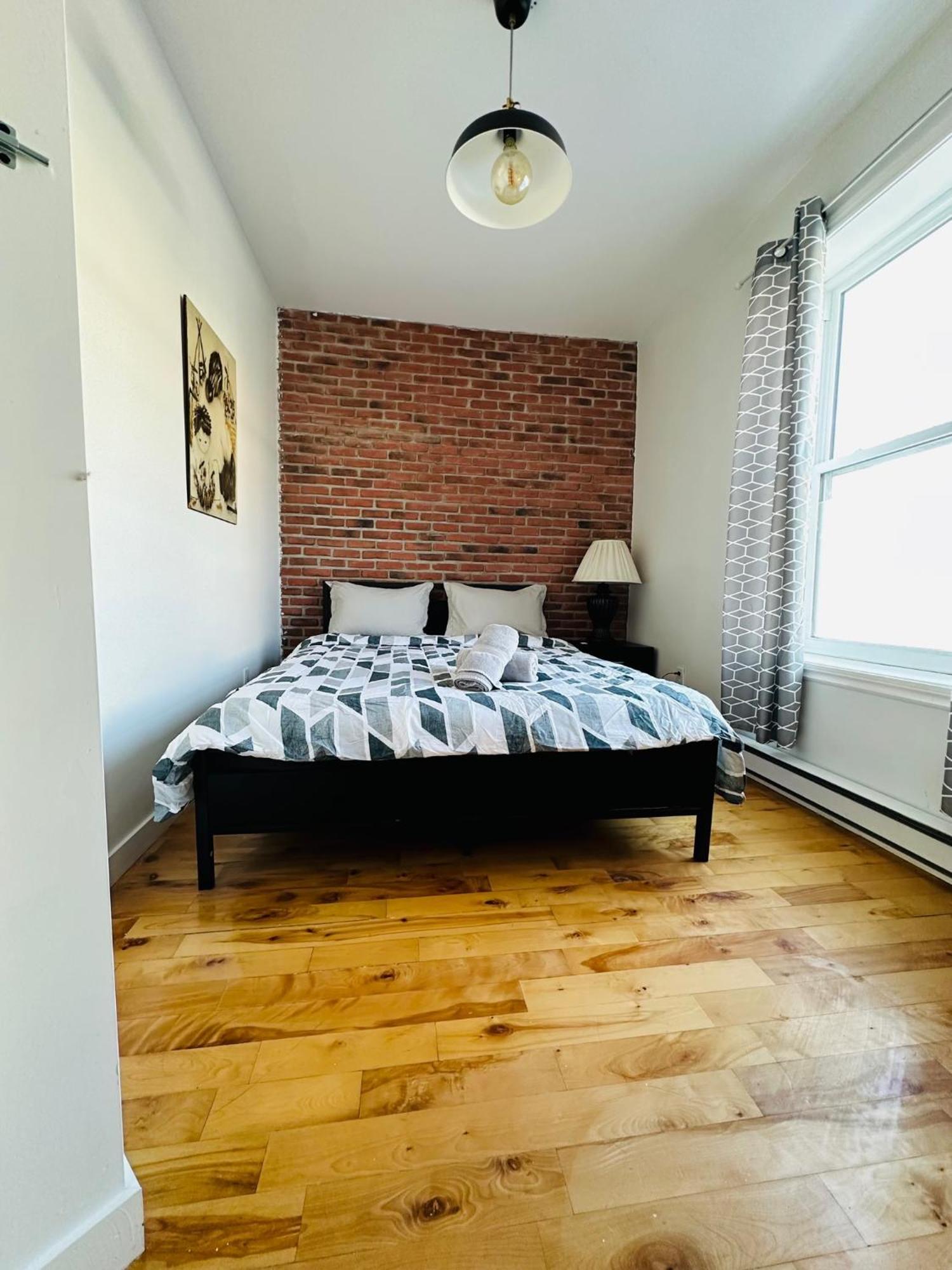 Lovely 3 Bedrooms In Heart Of Plateau Mont-royal Montreal