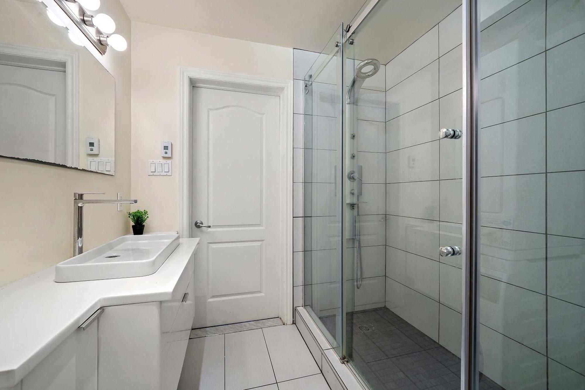Lovely 3 Bedrooms In Heart Of Plateau Mont-royal Apartment