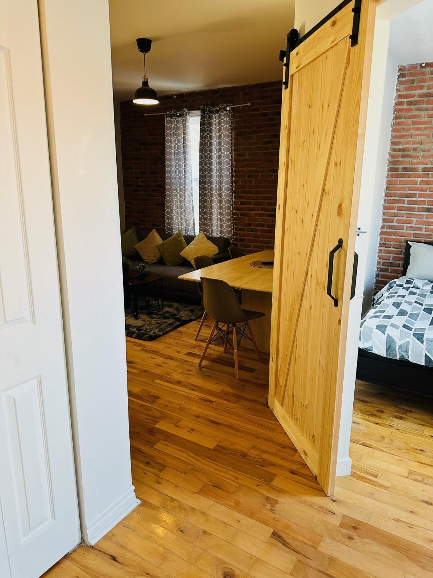 Lovely 3 Bedrooms In Heart Of Plateau Mont-royal Montreal