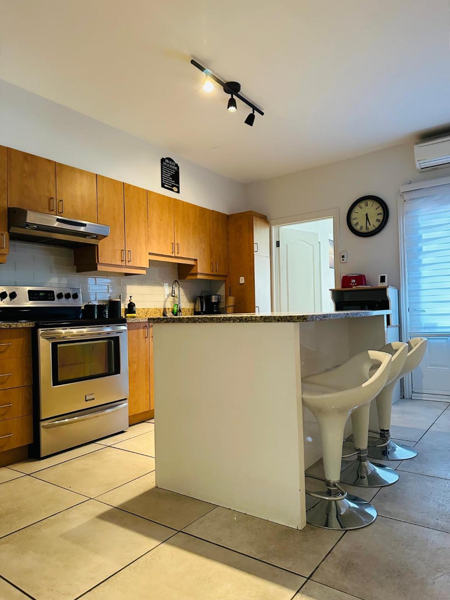 Lovely 3 Bedrooms In Heart Of Plateau Mont-royal Apartment Montreal