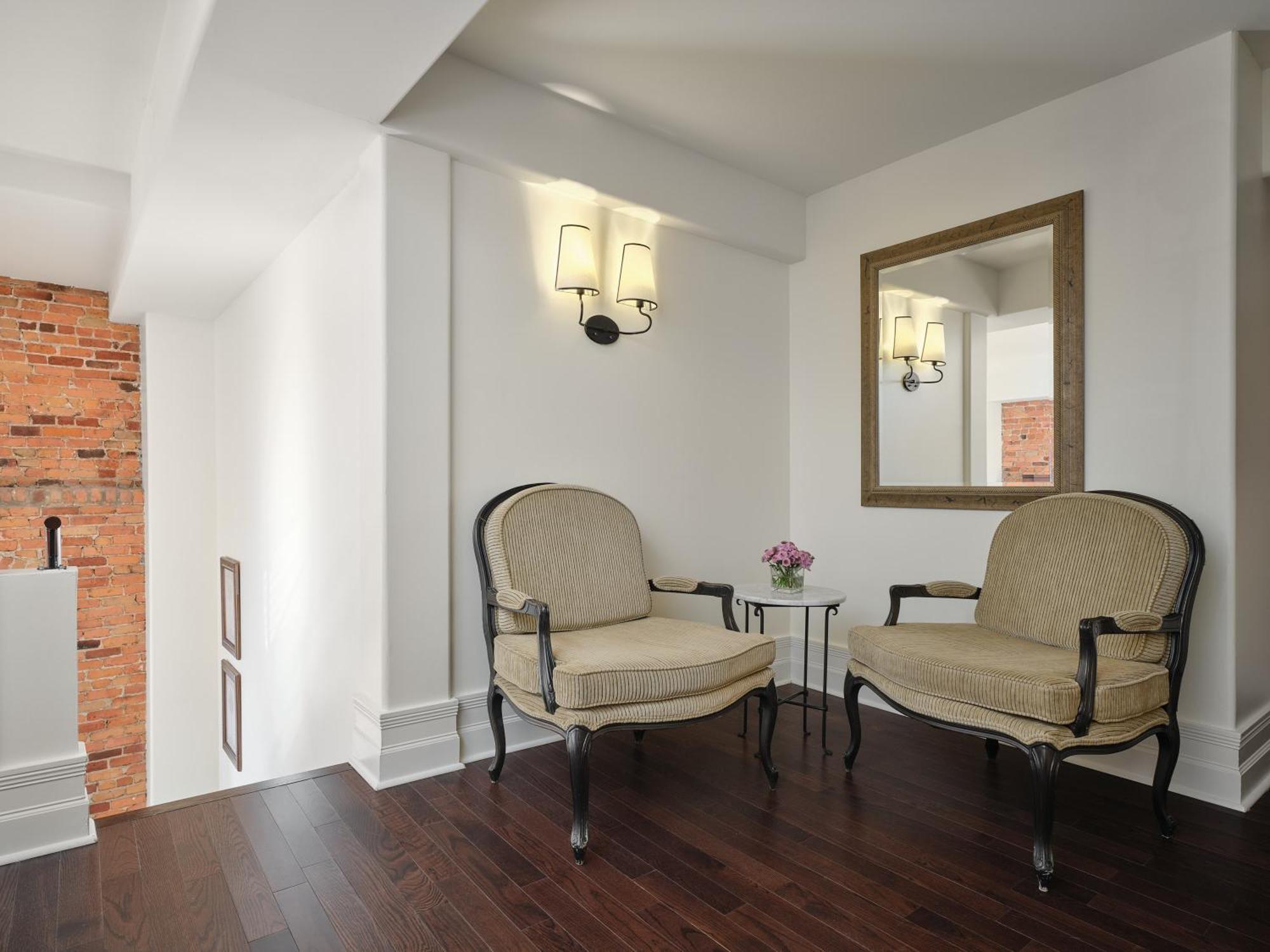 Place D'armes Hotel Montreal