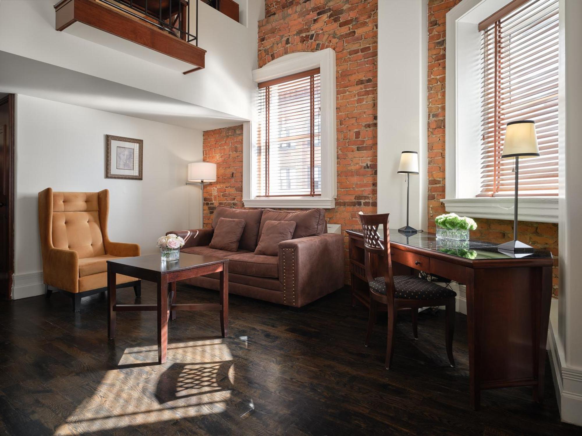 Place D'armes Hotel Montreal
