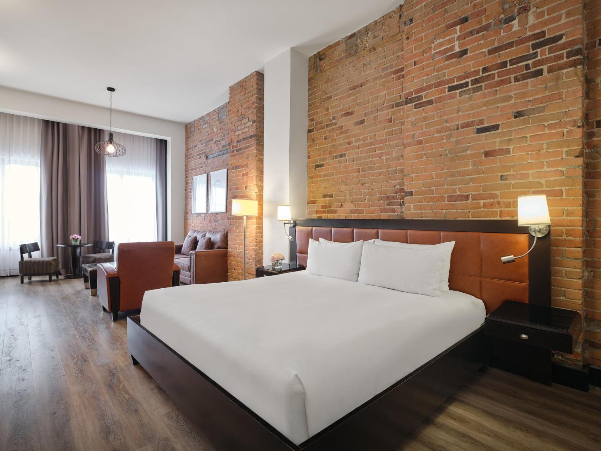 Place D'armes Hotel Montreal