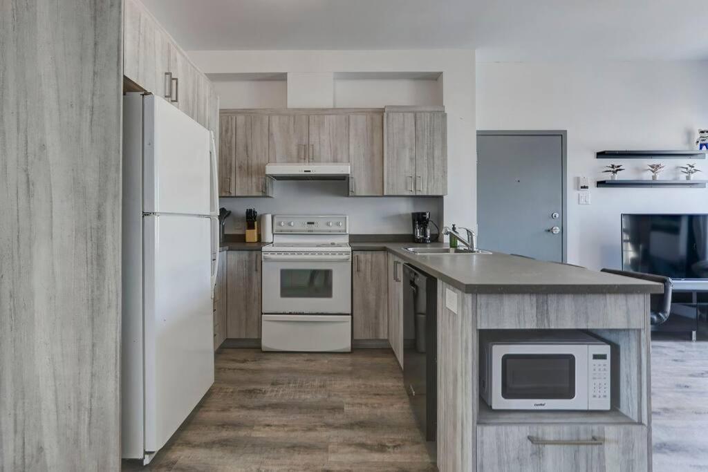 Chic And Spacious 3 Bedroom In Griffintown Apartment Montreal