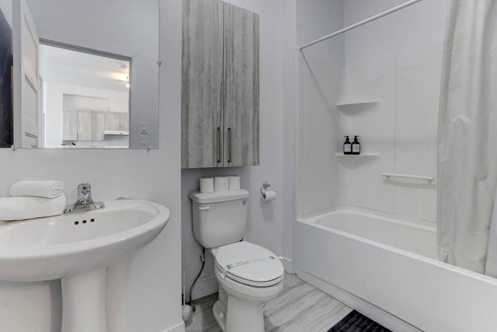 Chic And Spacious 3 Bedroom In Griffintown Apartment *