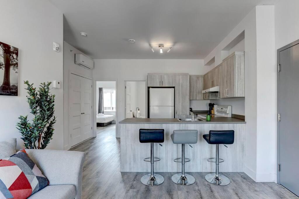 Apartment Chic And Spacious 3 Bedroom In Griffintown Montreal