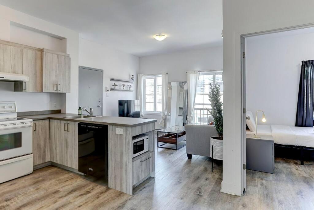 Chic And Spacious 3 Bedroom In Griffintown Apartment