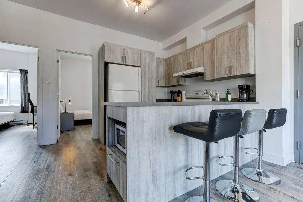 Apartment Chic And Spacious 3 Bedroom In Griffintown Montreal