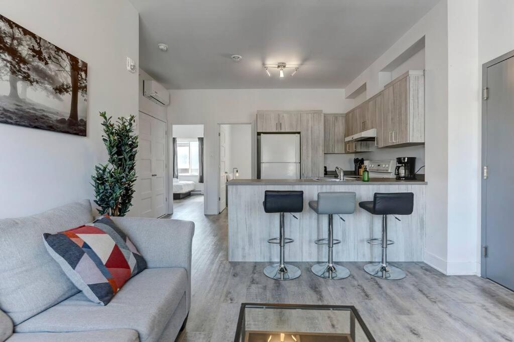 Chic And Spacious 3 Bedroom In Griffintown Apartment Montreal