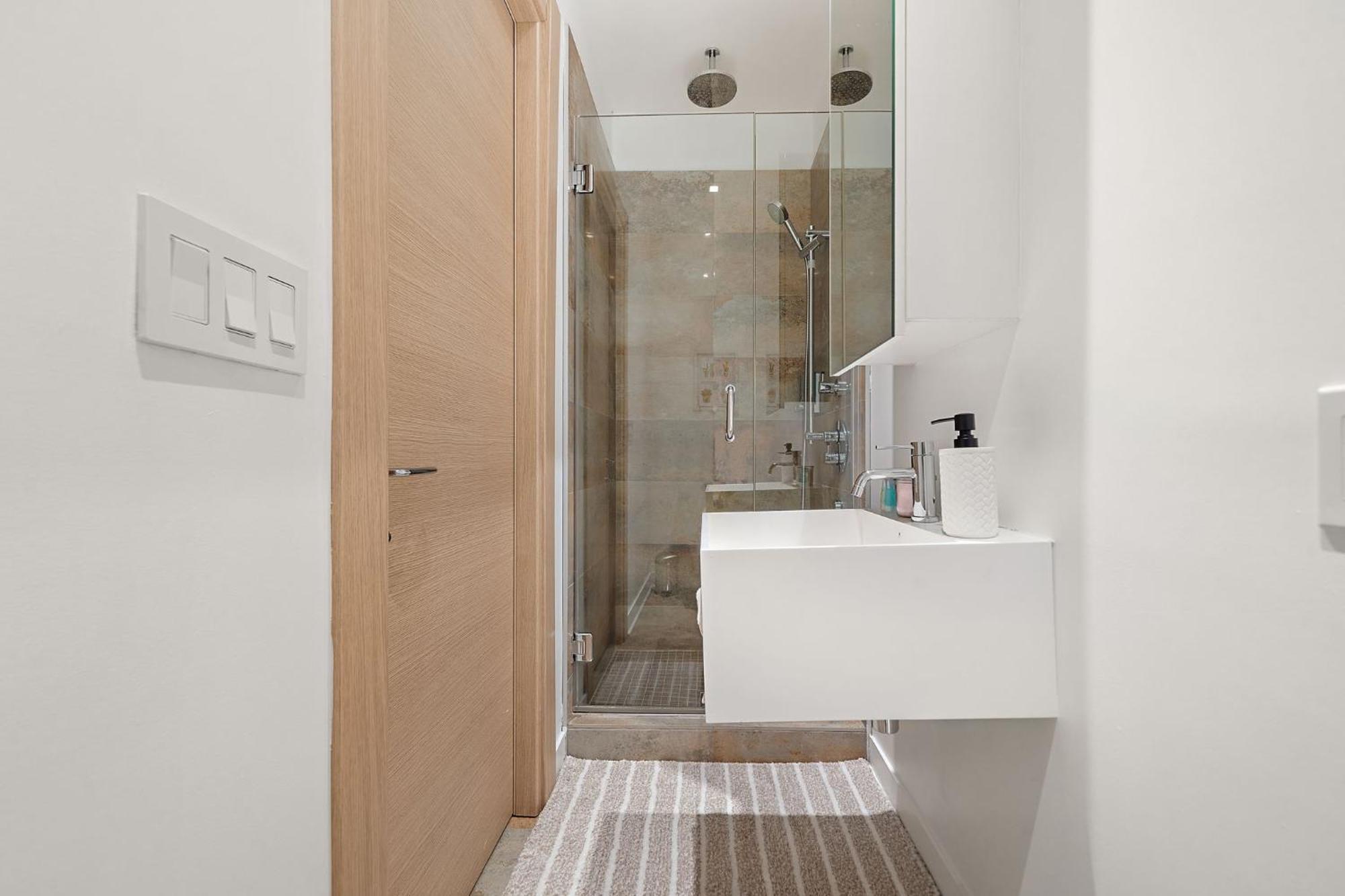 Apartment Old Montreal's Luxe Charm