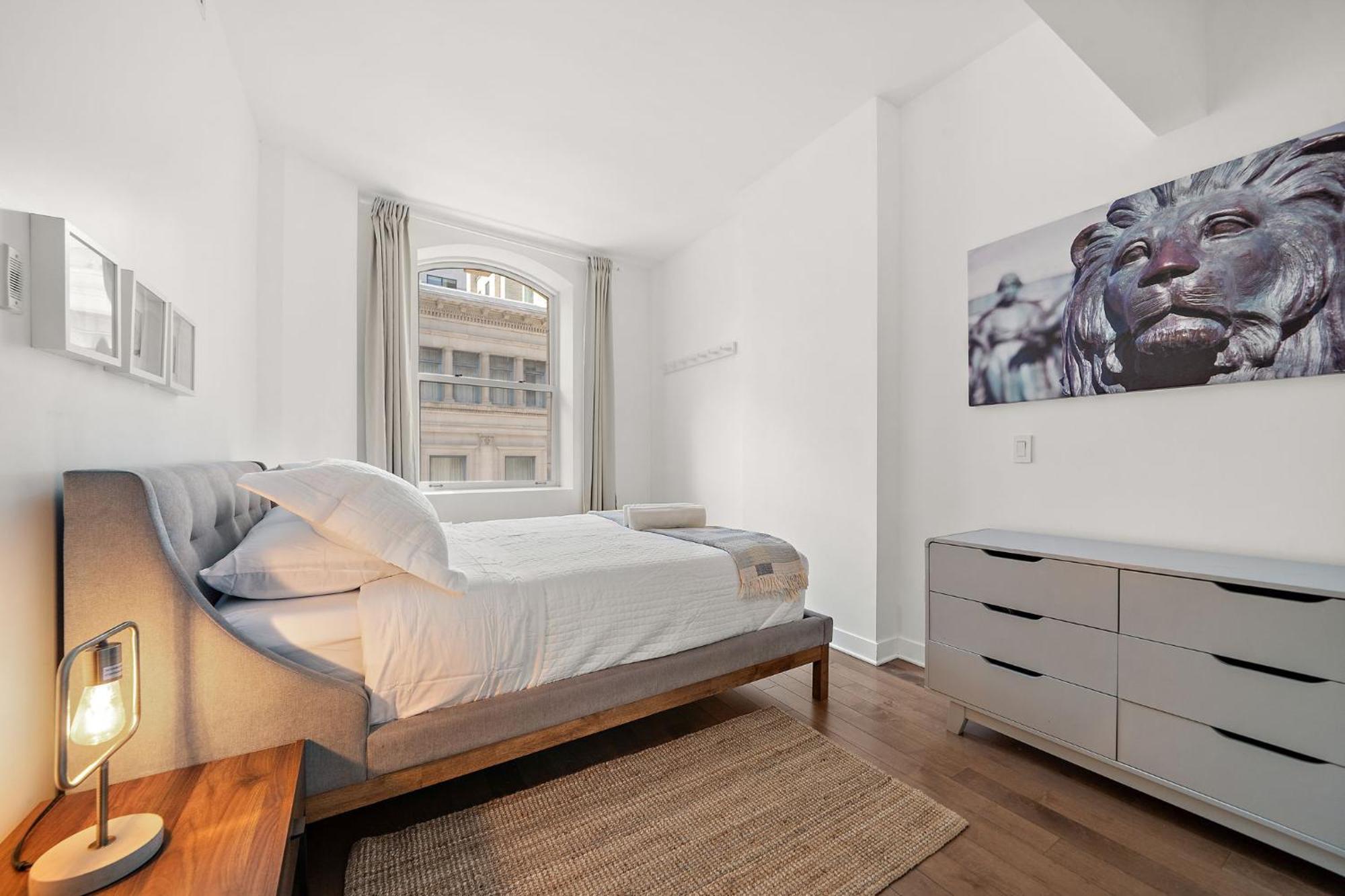 Old Montreal's Luxe Charm Apartment *