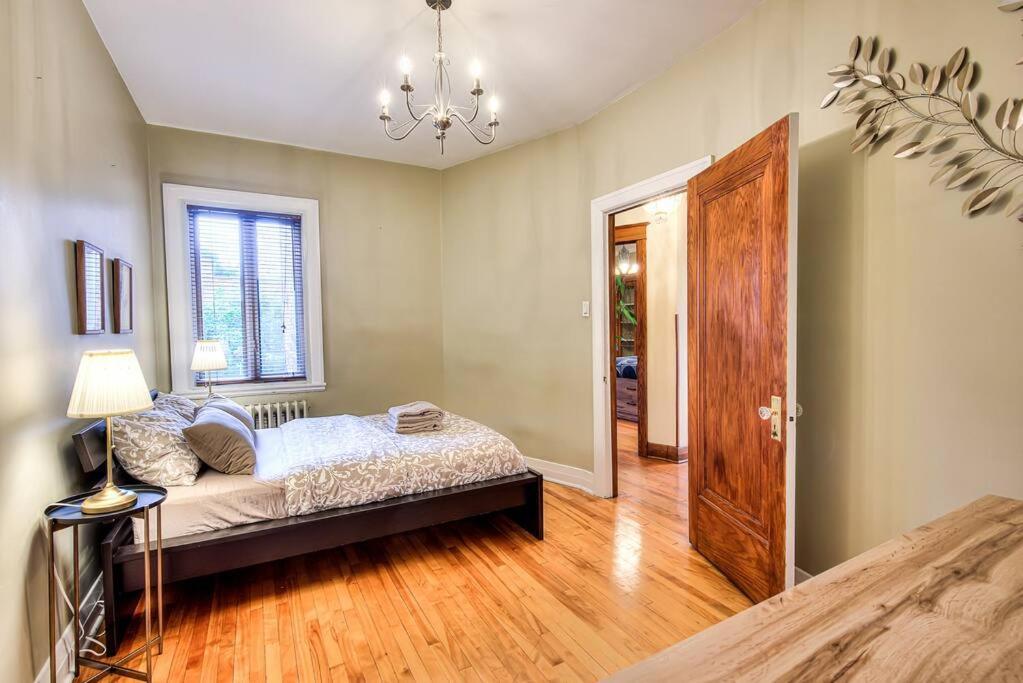Apartment 4bdr-2min Walk To Metro-free Parking-15min To Dt