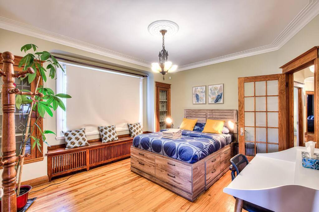 4bdr-2min Walk To Metro-free Parking-15min To Dt * Montreal