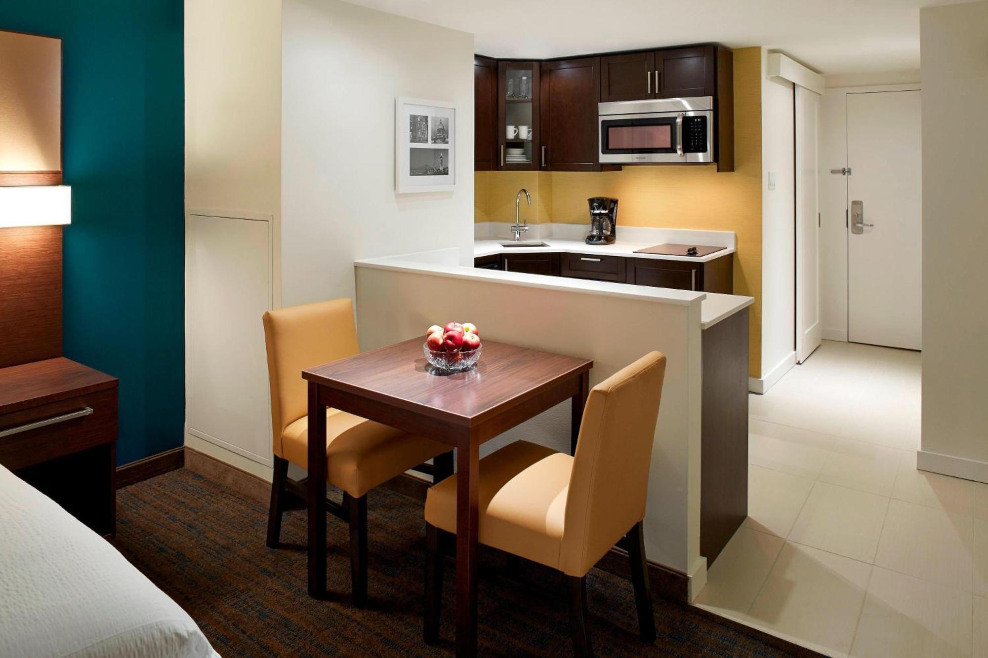 By Marriott Downtown 4*