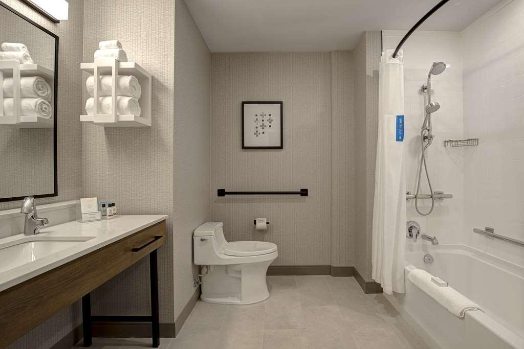 Homewood By Hilton Downtown Montreal