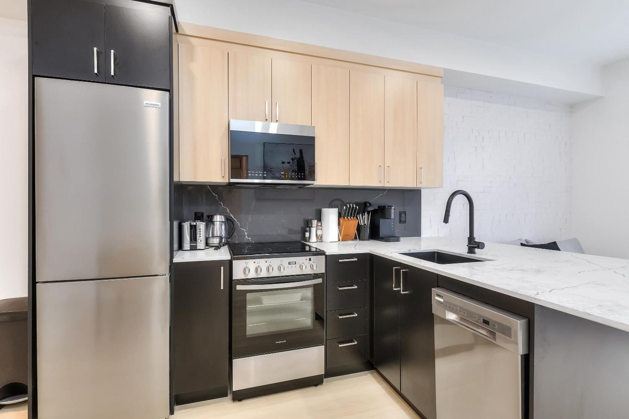 Magnificent Industrial Heart Of Downtown Apartment Montreal